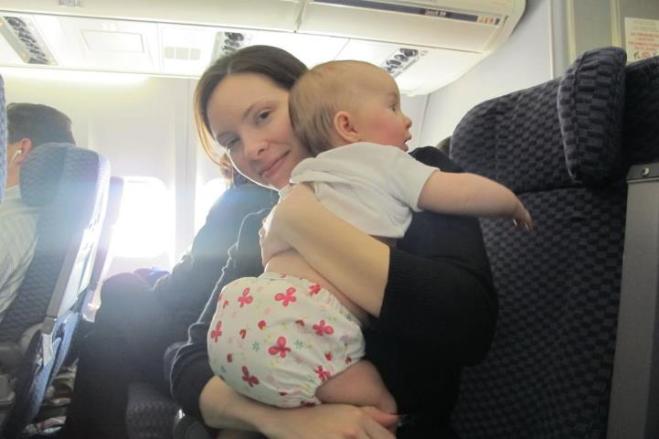 foto de uma mamã literalmente a viajar de fraldas :-)