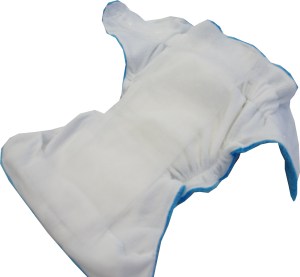 Conseguem ver? está um revestimento biodegradável da Piriuki por cima desta fralda, a fralda está pronta para ser colocada ao bebé.