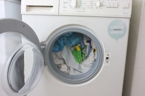 A maquina cheia de fraldas sujas :-)