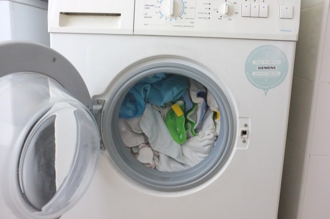 A maquina cheia de fraldas sujas :-)